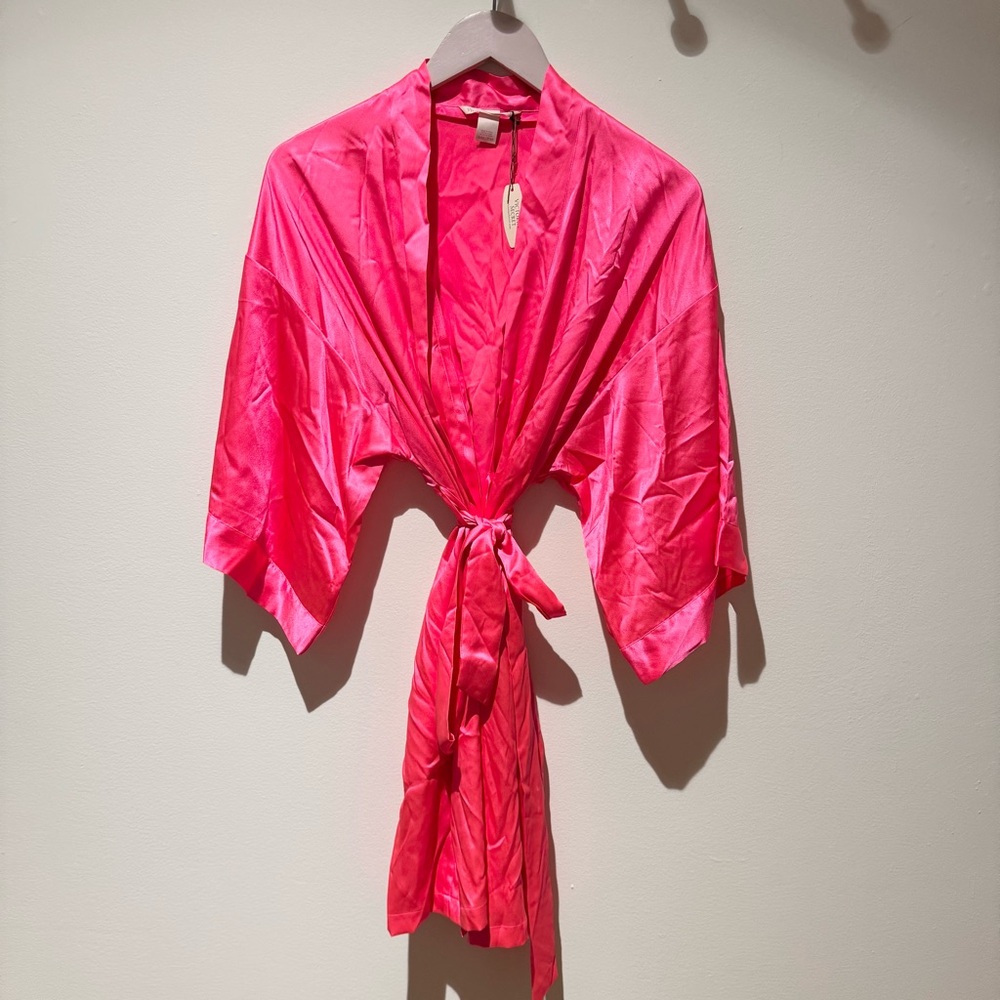 VICTORIA’S SECRET | NWT Pink Satin Kimono Robe S/M